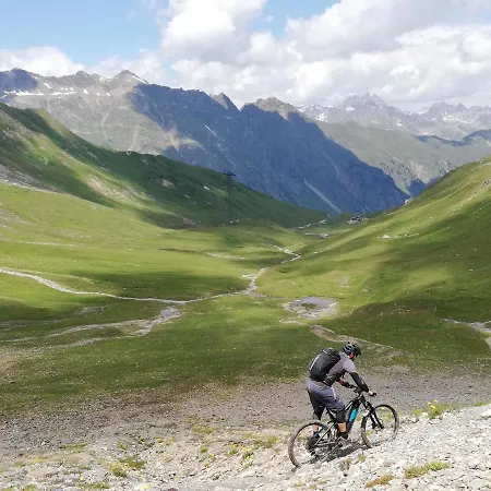 Mountain Alpine * קאפל